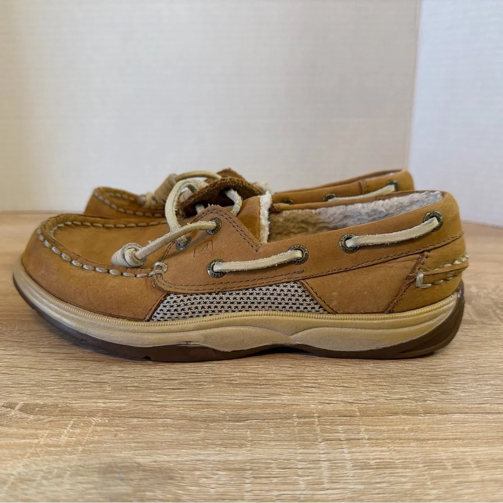 Sperry details brand